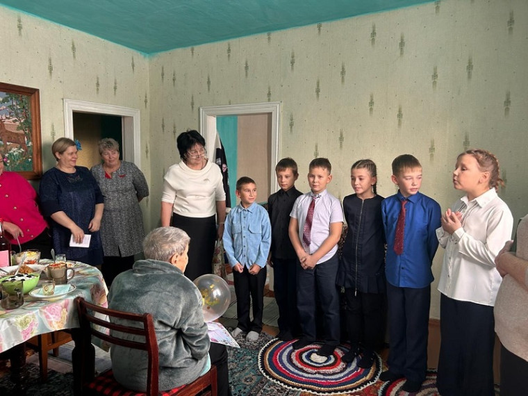 Поздравляем Вас с восхитительным, удивительным возрастом: 90 лет!.
